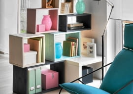 Zamiast szukać w sklepach mebla o ciekawej formie, odpowiedniej wielkości i w pasującym do wnętrza kolorze, zrób go samodzielnie, np. z desek. Satysfakcja gwarantowana!