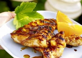 15.05.2006 WARSZAWA , SESJA JEDZENIE , GRILL W OGRODZIE