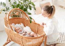 Niemowlę w sypialni rodziców: zalety, wybór mebli i bezpieczeństwo
