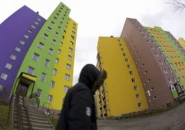 24.11.2010 , BIELSKO - BIALA , KOLOROWE BLOKI MIESZKALNE PRZY ULICY ZARUSKIEGO NA OSIEDLU KARPACKIM . FOT. TOMASZ FRITZ / AGENCJA GAZETA