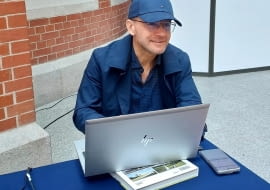 Robert Konieczny podczas wykładu na Politechnice Gdańskiej