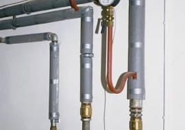 INSTALACJA GRZEWCZA - POMPA OBIEGOWA FOT. RAFAL POLAK - KUCHTA PUBLIKACJA LADNY DOM NR 6 (68) - 6.2004