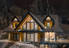 Kościelisko, Salamandra Chalet, projekt Domy Drewniane Drewnex, użyte systemy Aluprof - drzwi balkonowe MB-77HS, fasada MB-SR50N, okna MB-86