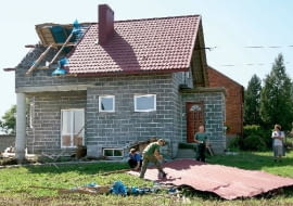 Dach zniszczony przez wichurę