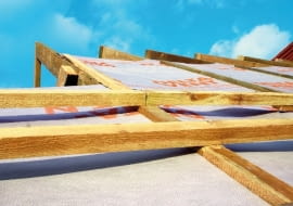 Folia wysokoparoprzepuszczalna na dachu czyli warstwa wstępnego krycia