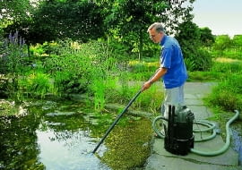 ONE TIME USE ONLY DO JEDNORAZOWEGO UZYCIA KONKURS , NAGRODY ODKURZACZ DO OCZEK WODNYCH PONDOVAC JEZIORKO WODA STAW ZBIORNIK WODNY OCZKO WODNE PIELEGNACJA FOT. SERWIS PRASOWY OASE PUBLIKACJA OGRODY NR 5 (61) - 5.2004
