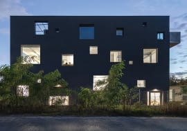 Fabryka na Wawrze jak zapakowana w pudełko