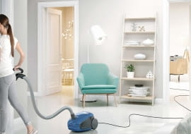 Odkurzacz workowy USALLER58, klasa reemisji kurzu A, skuteczność odkurzania podłóg twardych - A, dywanów - C, 999 zł, Electrolux