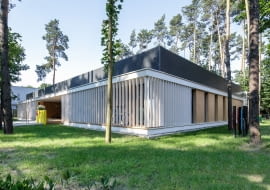 6. edycja Nagrody Architektonicznej Prezydenta m.st. Warszawy. Kategoria: Obiekty użyteczności publicznej. Żłobek publiczny nr 67 w Warszawie – Wesołej (ul. Antoniego Pankracego Łaguny 1)