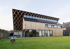 Dom Za Dachem w Krakowie. Proj. Superhelix Pracownia Projektowa – Bartłomiej Drabik