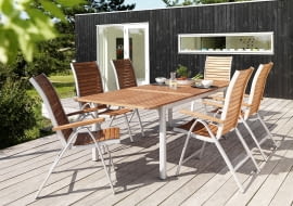 WYPRZEDAŻ!: Stół VERMONT d.240+4 krzesła VERMONT, NOWA CENA: 1840zł, stara cena: 2395zł (OSZCZĘDZASZ 555zł!). STÓŁ: rozmiar po zmontowaniu: szerokość: 100cm, długość: 240cm, wysokość: 75cm, materiał stołu: rama/stelaż: aluminium, blat: drewno twarde Parana, funkcja: otwór na parasol, rozmiar regulowany: 180-240 cm, obróbka: olejowany, kolor: szary. KRZESŁO: rozmiar po zmontowaniu: szerokość: 58 cm, długość: 57 cm, wysokość: 88 cm, materiał krzesła: rama/stelaż: aluminium, oparcie: drewno twarde Parana, siedzisko: drewno twarde Parana, funkcja: można ustawiać jedno na drugim, obróbka: olejowane, kolor: szary. Do kupienia w sklepach JYSK.