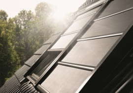 Termoizolacyjna lekka roleta zewnętrzna VELUX.