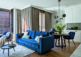 Aranżacja mieszkania z kolorem classic blue