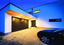 Cyfrowe wideodomofony. Mogą być połączone z instalacjami inteligentnych domów projektowanymi w popularnych systemach.Taka integracja umożliwia dostęp do funkcji domofonu z wielu punktów w budynku, a także zdalnie z aplikacji na smartfonie.