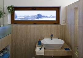 WNETRZA , LAZIENKA STYLIZACJA DOROTA KARPINSKA FOT. RAFAL LIPSKI PUBLIKACJA CZTERY KATY NR 3 (221) - 3 2010