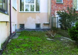 Ogródek przed kamienicą