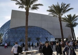 Muzeum w St. Petersbourgu na Florydzie prezentuje jedną z największych kolekcji prac hiszpańskiego surrealisty Salvadora Dalego.