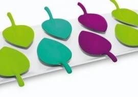 <B>Letnie spotkania na powietrzu z roku na rok mają coraz atrakcyjniejszą oprawę. Piknikowe naczynia, dekoracje i drobiazgi cieszą oczy designerską formą oraz żywymi kolorami.</B> <BR />Łopatki do przystawek, melamina - 129 zł/10 szt., designforhome.pl.