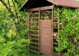 15.07.2005 BRWINOW OGROD PRYWATNY PREZENTERKI TELEWIZJI TVN 24 METEO MAJKI POPIELARSKIEJ MAJKA POPIELARSKA DREWNO ZWIR NAWIERZCHNIA SMIETNIK ALTANKA OBUDOWA POMYSLY FOT. PAWEL SLOMCZYNSKI / AGENCJA GAZETA PUBLIKACJA OGRODY NR 11 (79) - 11.2005 PUBLIKACJA LADNY DOM NR 11 (145) - 11 2010 SLOWA KLUCZOWE: OGRODY ARCHITEKTURA ZDJĘCIE DO WKŁADKI: PUBLIKACJA OGRODY NR 11 (79) - CZASOPISMA