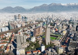 Stadion im. Selmana Stërmasiego w Tiranie. Proj. OMA