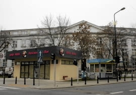 15.11.2013 Warszawa , Skwer 3 Batalionu Pancernego AK Golski . Budka " Bar Minh ". fot . Przemek Wierzchowski / Agencja Gazeta SLOWA KLUCZOWE: Skwer budowla politechnika pawilon buda gastronomia /FR/