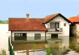 Włamanie, zalanie lub pożar? Sprawdź, jak sfinansować naprawę zniszczeń i odzyskać spokój w swoich czterech kątach