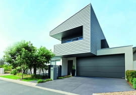 Jeśli poszukujemy zgranego zestawu, najpierw trzeba sprawdzić, czy producent bramy garażowej oferuje również drzwi i okna, nie odwrotnie