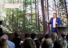 Michael Traub, prezes zarządu STIHL, podkreślał, że dla firmy kluczowa jest silna pozycja zarówno w sektorze urządzeń akumulatorowych jak i spalinowych.