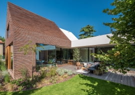 Dom przełany na osiedlu Oporów we Wrocławiu. Proj. S3NS Architektura - Igor Kaźmieraczak