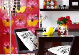 31.07.2008 WARSZAWA SESJA KOLOR WZOR NZ POKOJ DZIENNY - DEKORACJE , MOTYWY W STYLU POP'ART STYLIZACJA JOANNA PLACHECKA DLA CZASOPISMA CZTERY KATY FOT. ARKADIUSZ SCICHOCKI / AGENCJA GAZETA PUBLIKACJA CZTERY KATY NR 11 (205) - 11 2008