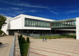 Hala Sportowa, Przedszkole i Gimnazjum z Katowic autorstwa biura projektowego MAŁECCY