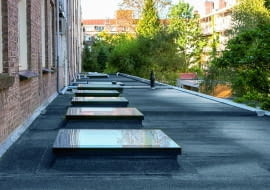 Dach płaski. Okna do dachów płaskich