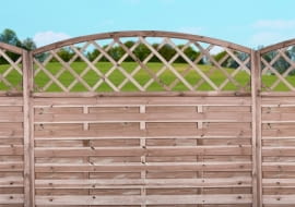 Zszarzałe panele drewniane potrzebują konserwacji