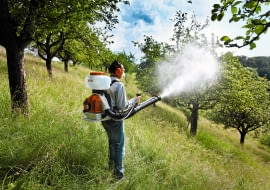 Spalinowy opryskiwacz Stihl SR 430, 14 l, o dużym (do 14,5 m) zasięgu, ok. 2000 zł, Stihl