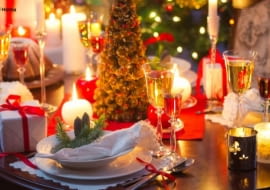 Jak udekorować stół na Boże Narodzenie? Inspiracje na świąteczne nakrycie i dekoracje stołu wigilijnego!