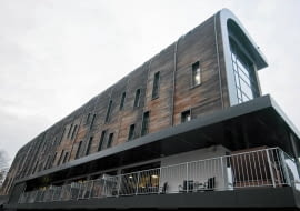 18.11.2013 Bydgoszcz . Drewno na Przystan Bydgoszcz ( Marina ) stracilo swoj kolor . Fot. Tymon Markowski / Agencja Gazeta