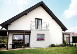 Czysta elewacja domu - bez nalotu z glonów, mchów i grzybów