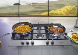 Zwolenników płyt gazowych nie zniechęcają trudne do zmycia tłuste opary, osadzające się na rusztach i garnkach. Doceniają łatwość obsługi tych urządzeń oraz niższe - w porównaniu z płytami elektrycznymi - koszty ich eksploatacji. <BR /> PŁYTY GAZOWE. GN7A2IFXD, stal nierdzewna, ruszt żeliwny trzyczęściowy, 5 palników (w tym potrójna korona), szer. 75 cm, 1449 zł, Samsung