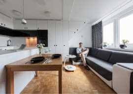 Wyspa kuchenna i stół stanowią granice między kuchnia i salonem