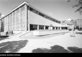 Supersam  w 1962 roku. Widok zewnętrzny elewacji od strony południowej