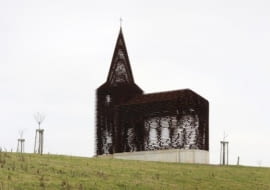 Ażurowy stalowy kościół w belgijskim Looz