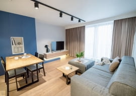 Nowoczesne mieszkanie w kolorze granatowym