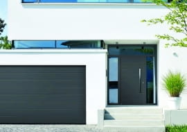 Garaż w bryle domu jest komfortowym rozwiązaniem; trzeba tylko zadbać o to, by nie był przyczyną strat ciepła