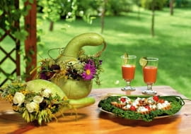 05.09.2003 OZAROW JESIENNY OGROD WARZYWA DYNIE STYLIZACJA OZDOBY OGRODOWE ARANZACJA EWA PYTKOWSKA STOL TYKWA DYNIA SOK FOT. WOJCIECH SURDZIEL / AGENACJA GAZETA PUBLIKACJA KWIETNIK NR 9 (117) - 9.2004 PUBLIKACJA BUKIETY NR 3 (26) - JESIEN 2004 SLOWA KLUCZOWE: ROSLINY ZYWNOSC KWIATY ZDJĘCIE DO WKŁADKI: PUBLIKACJA KWIETNIK NR 9 (117) BUKIETY NR 3 (26) - CZASOPISMA