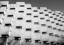 Budynek mieszkalny przy ulicy Koziej 9 w Warszawie