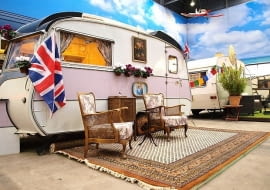 hotel w przyczepie, nocleg w przyczepie, dziwne hotele, hotel Bonn