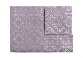 Obrus, bawełna i poliester, 140 x 220 cm, 385 zł, magiapolnocy