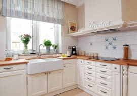 Kuchnia z roleta rzymską