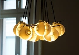 lampa z filiżanek