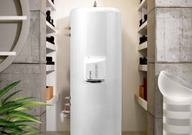 Duże zbiorniki - zazwyczaj o poj. powyżej 200 l produkowane są w wersji stojącej